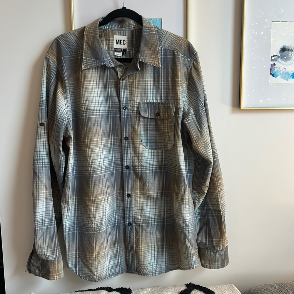Men’s MEC button up | size L